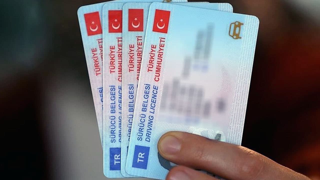 65 Yaş Üstü Sürücüler İçin Ehliyette Yeni Dönem: Sağlık Raporu ve Yenileme Süreleri Değişiyor
