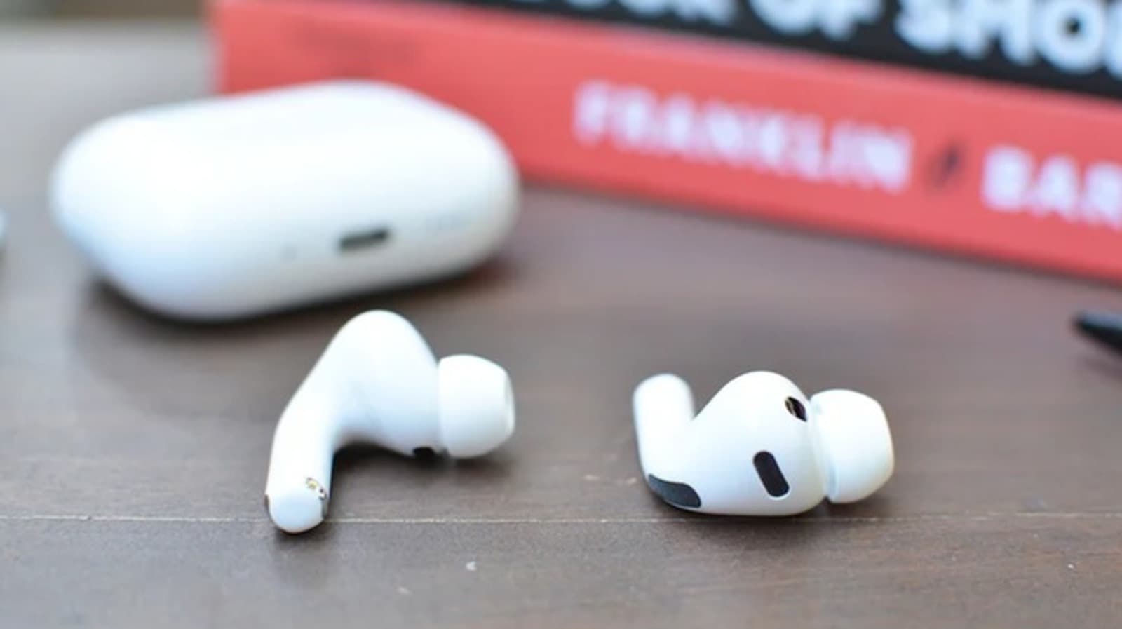 Apple'ın Kameralı AirPods'u: Gözetim Endişeleri Artıyor