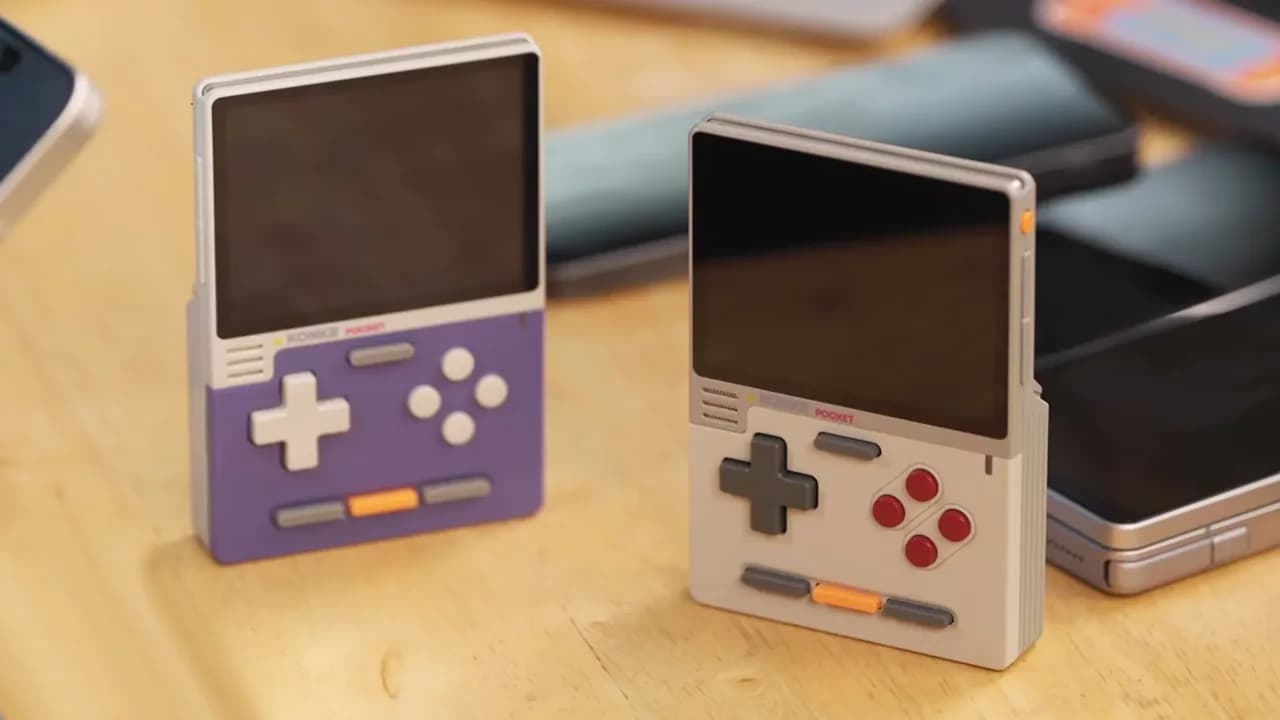 Ayaneo, Retro Tasarımlı ve Yapay Zeka Destekli El Konsolu Konkr Pocket Block'u Duyurdu