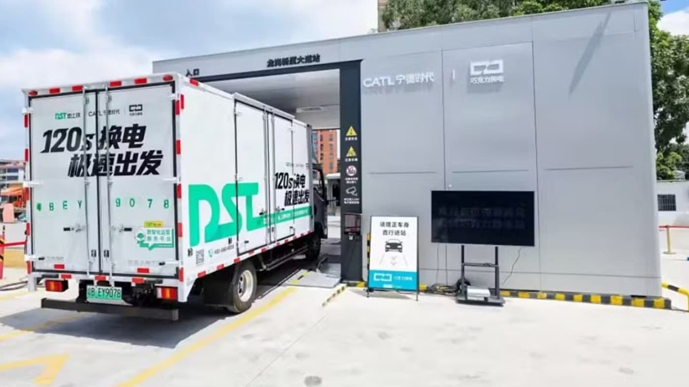 CATL, Çin'de elektrikli kamyonlar için 2 dakikada batarya değişim hizmeti başlattı