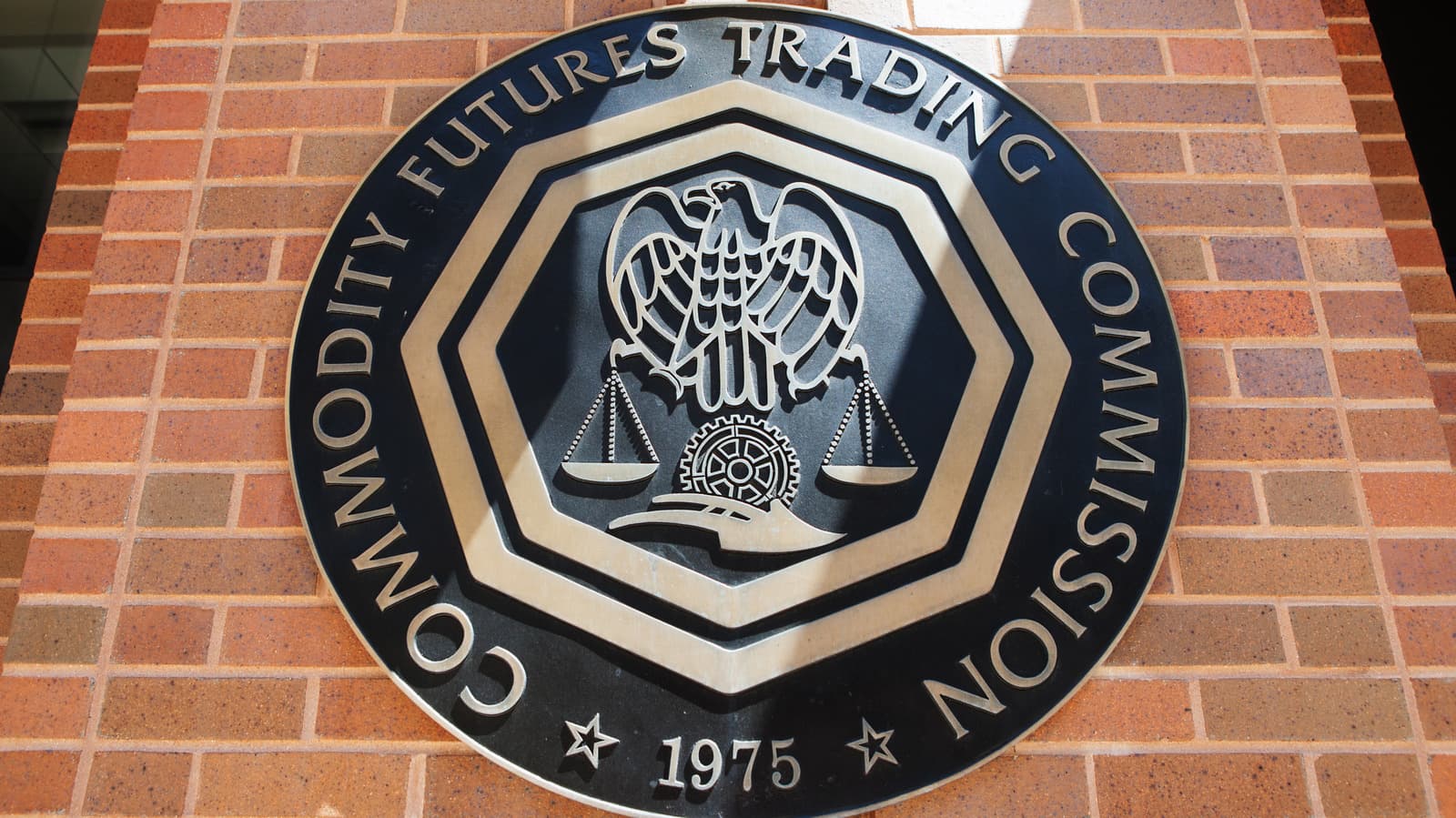 CFTC, Winklevoss İkizlerinin Kripto Şirketine Verilen Cezayı Geri Çekmek İstiyor