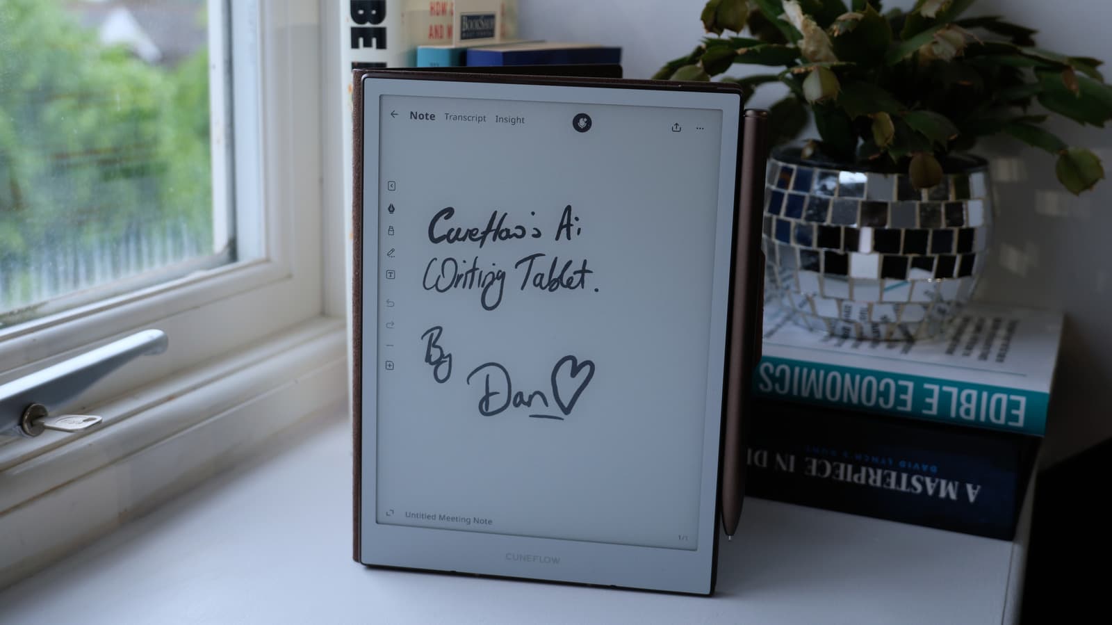 Cuneflow e-paper tablet records meetings and transcribes with AI