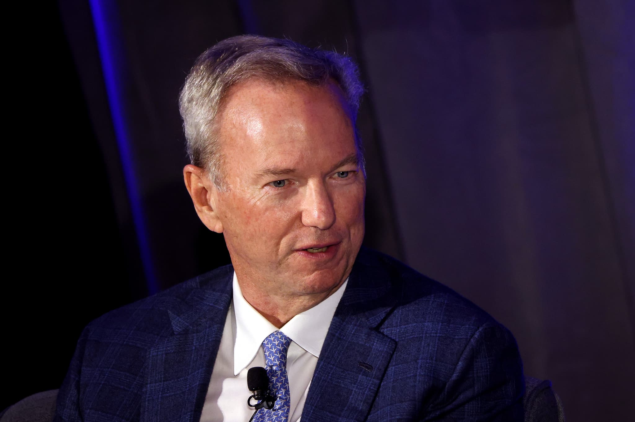Eric Schmidt Booed at University of Arizona Commencement for AI Optimism