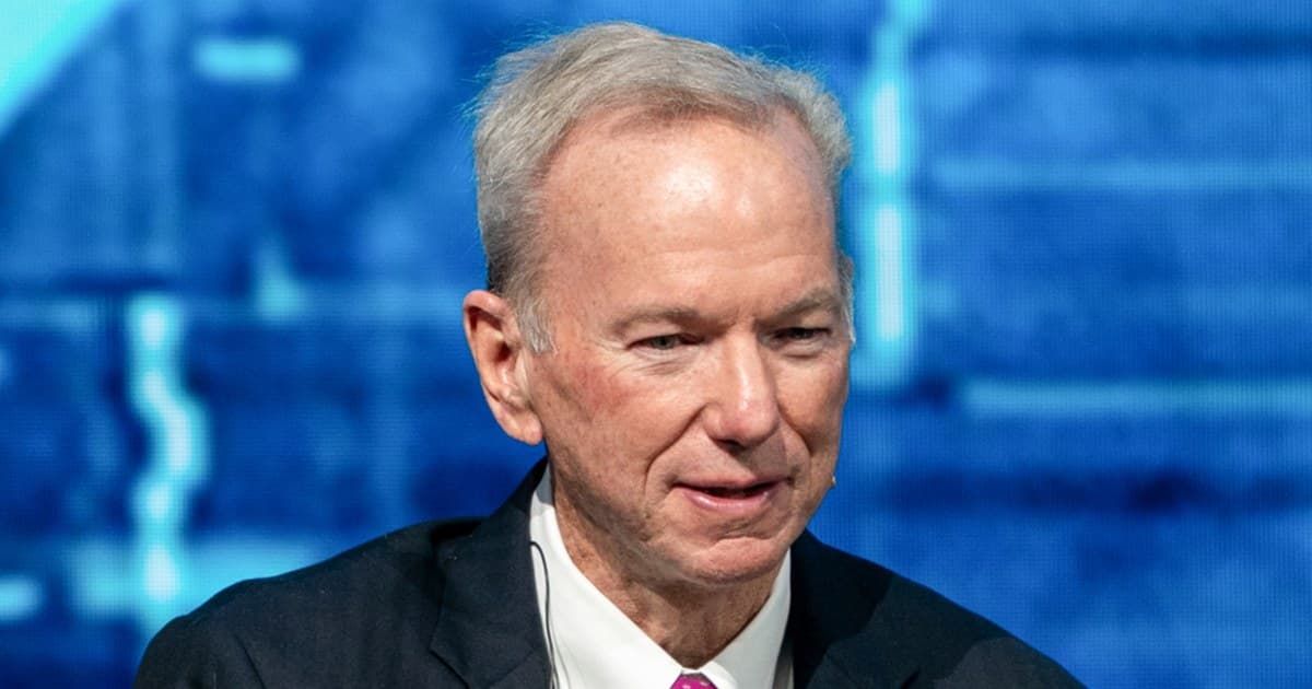 Eric Schmidt Booed During University of Arizona Commencement Speech on AI