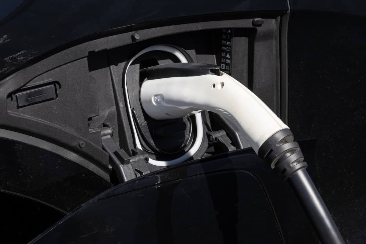 Global EV Sales Surge Worldwide Except in the US, Creating Market Divide