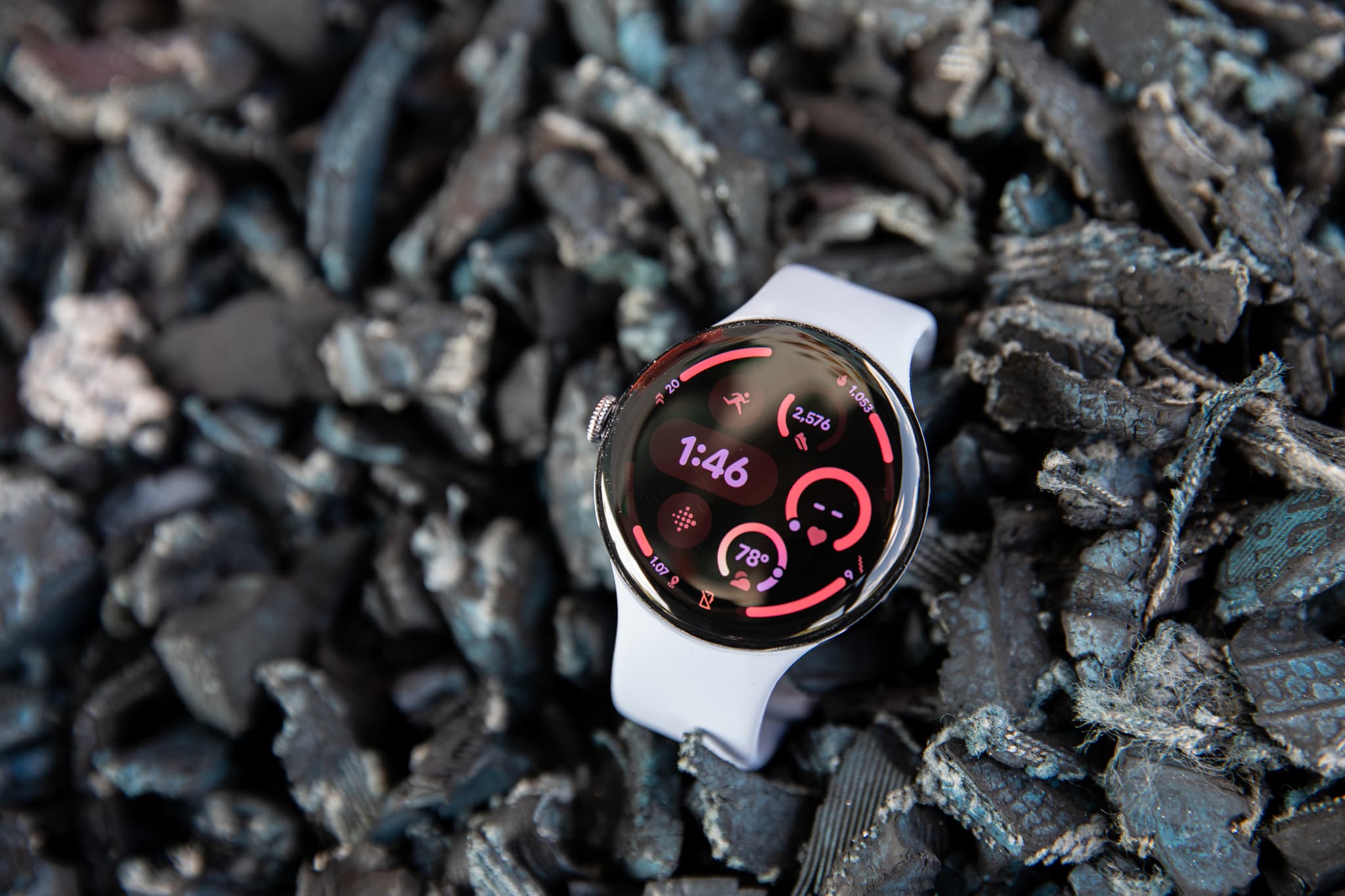 Google Wear OS 7 ile canlı güncellemeler ve spor skorları bileğinize geliyor
