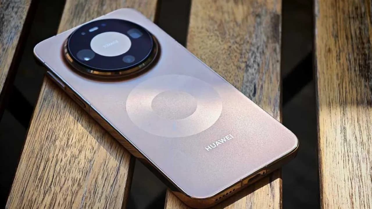 Huawei'den Dev Batarya Hamlesi: Yeni Amiral Gemilerinde 7.000 mAh Kapasite Test Ediliyor