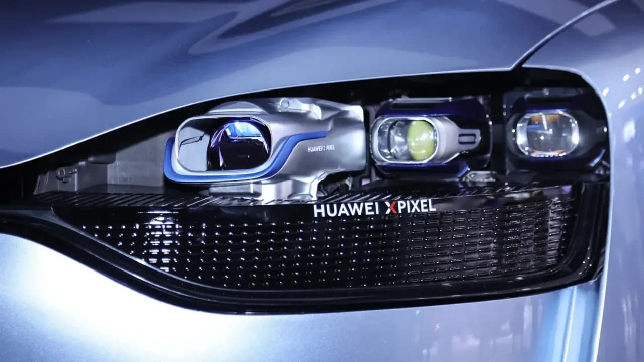 Huawei XPixel Akıllı Far Sistemi: Otomobiliniz Sinema Salonuna Dönüşüyor