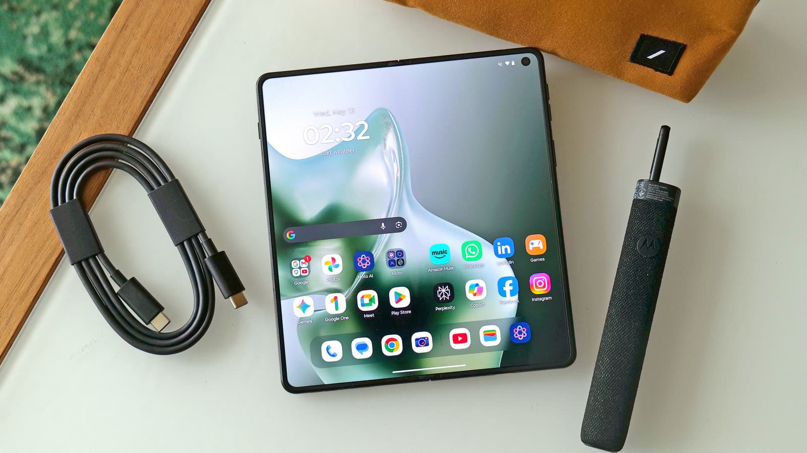 Motorola Razr Fold İncelemesi: Samsung ve Google'a Güçlü Bir Rakipten Daha Fazlası