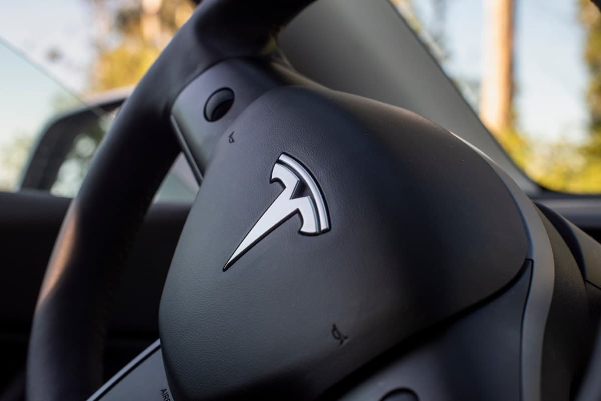 Tesla'nın Tam Otonom Sürüş Yazılımı Avrupa'ya Adım Adım Yayılıyor