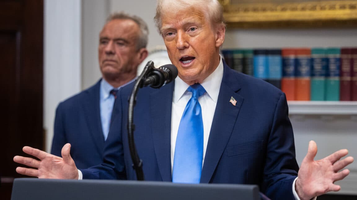 Trump'ın aşı kararı: Doktorlara göre 'bilimsel kanıt yok'