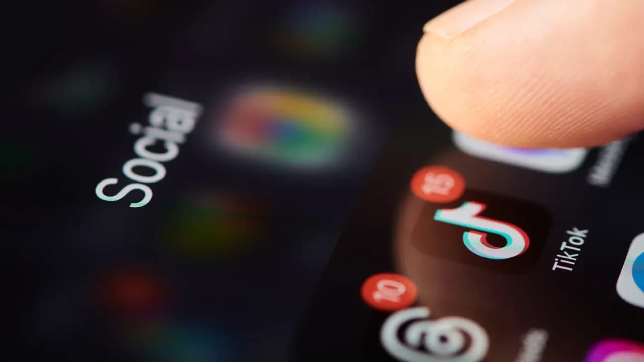UK Experts Say Social Media Worse Than Tobacco for Children, Ban Under 16 Considered