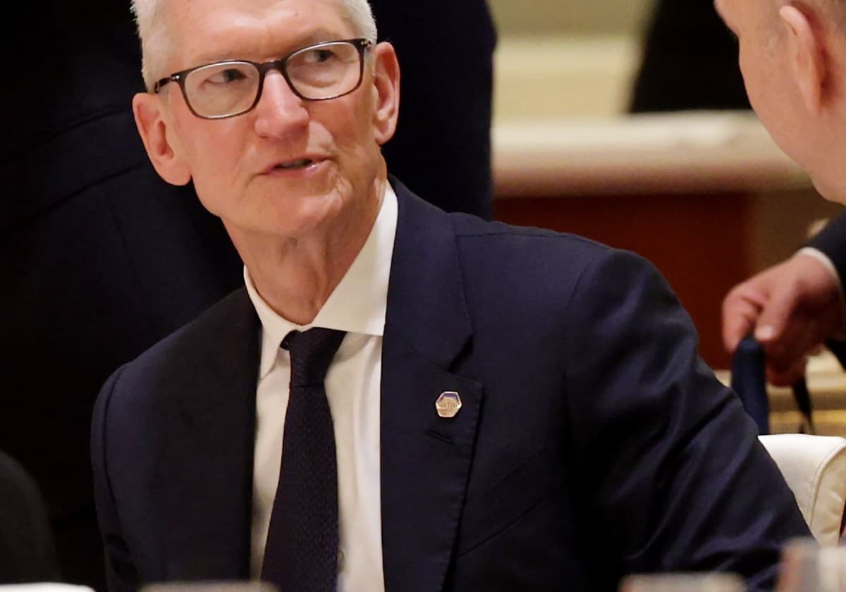 US Security Protocol: Air Force One Travelers Discard Gifts and Phones After China Summit