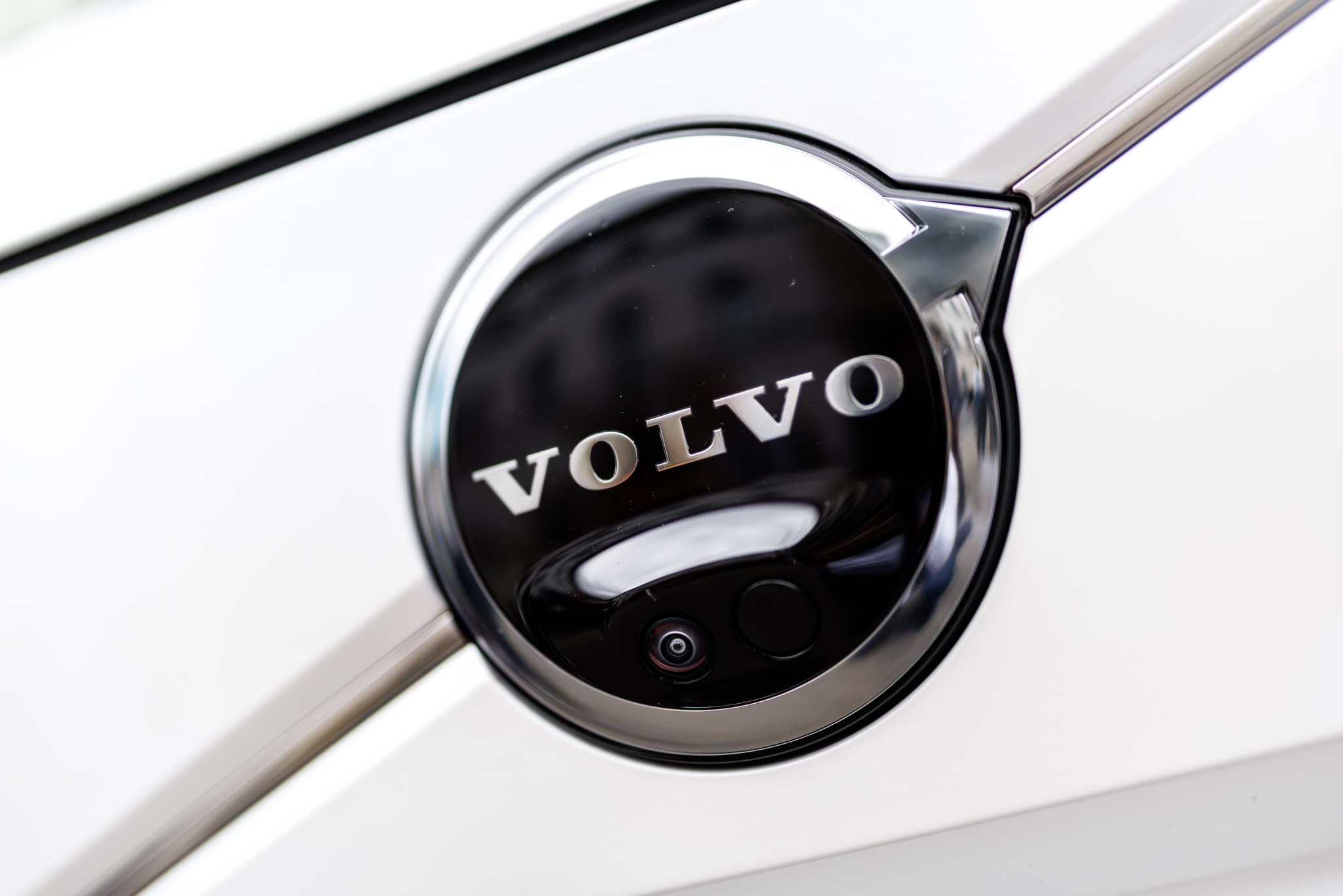 Volvo, zorlu EV yolculuğunda yeniden denge arıyor