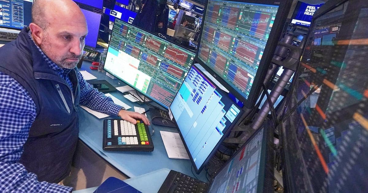 Wall Street Rekorlardan Geriledi: Yapay Zeka Hisseleri ve Petrol Fiyatlarındaki Artış Piyasaları Sarstı