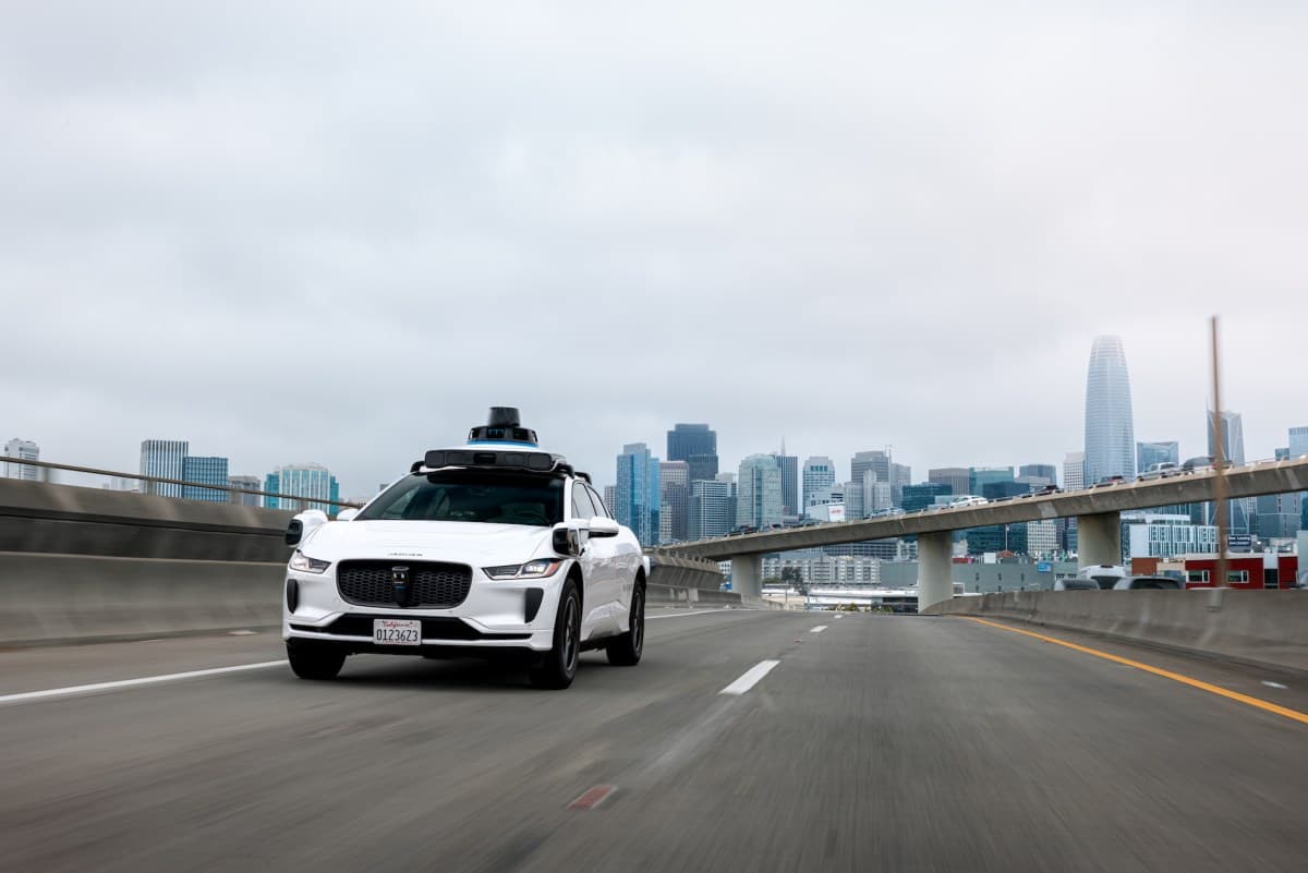 Waymo, Otoyol Sürüşlerini Durdurdu: Robotaksiler İnşaat Bölgelerinde Zorlanıyor