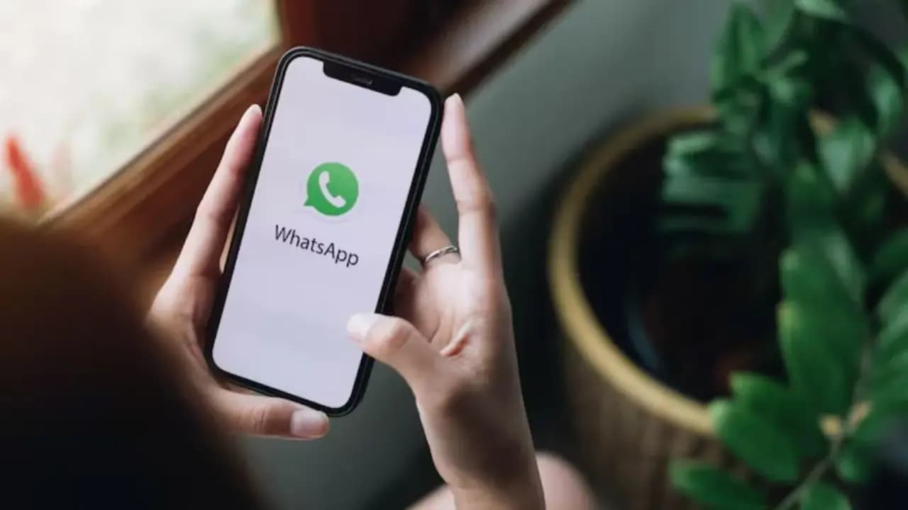 WhatsApp iOS'ta Medya Paylaşım Ekranını Tamamen Yeniliyor